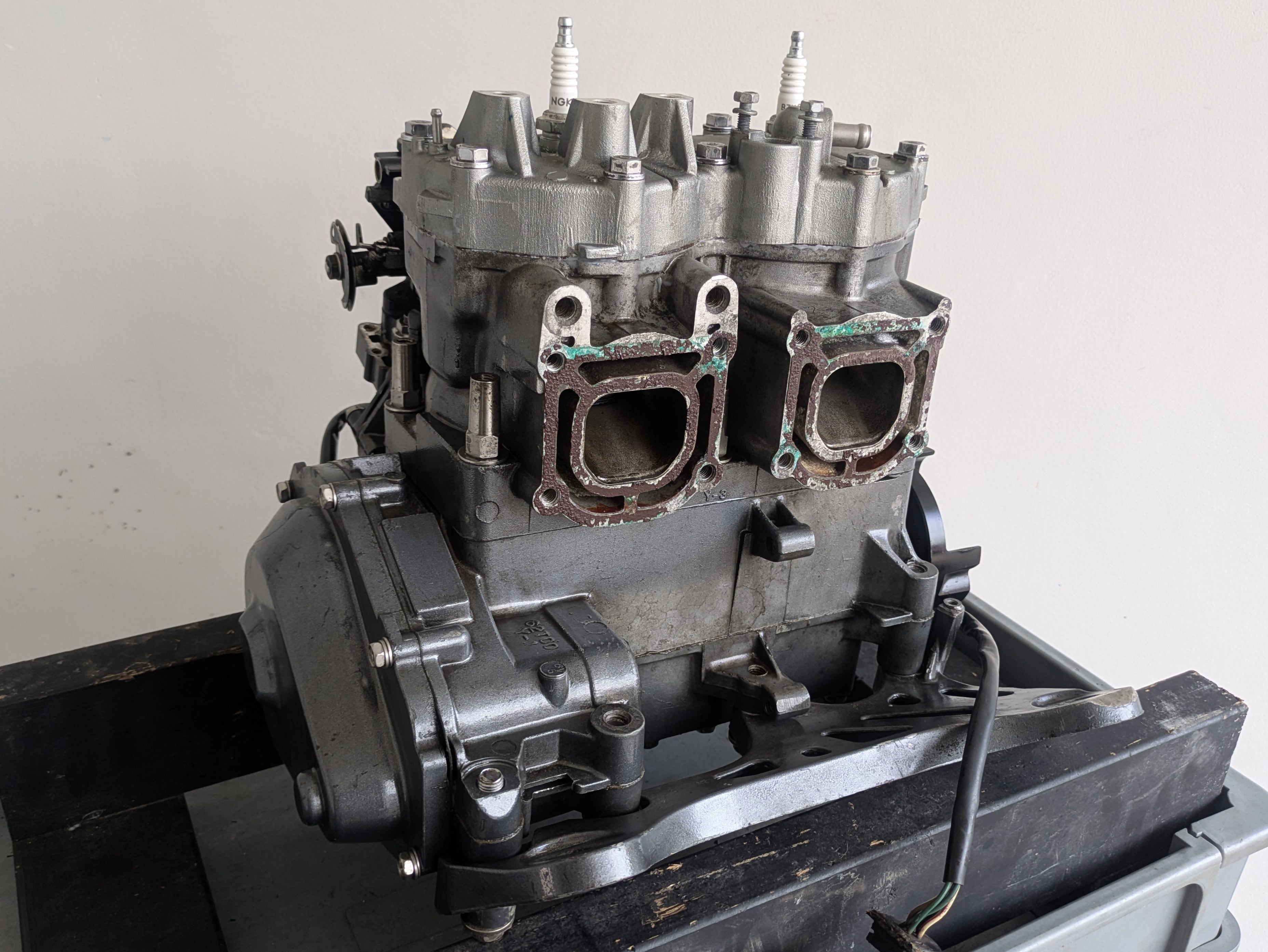 YAMAHA 701cc 2stroke Engine with Carbs, Used [SJ-001]