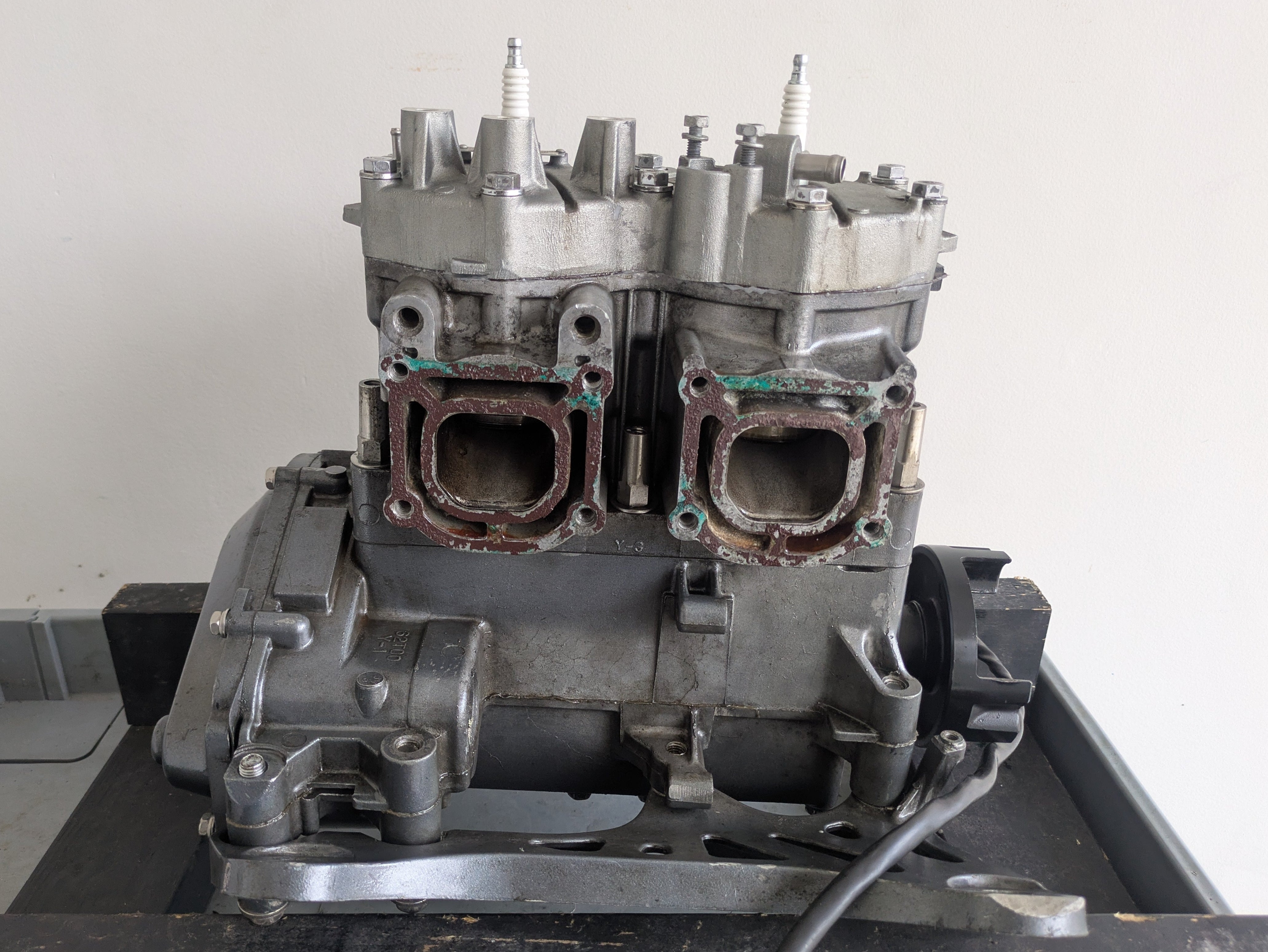 YAMAHA 701cc 2stroke Engine with Carbs, Used [SJ-001]